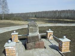 могила Сеславина на берегу реки Сишки у села Есёмово